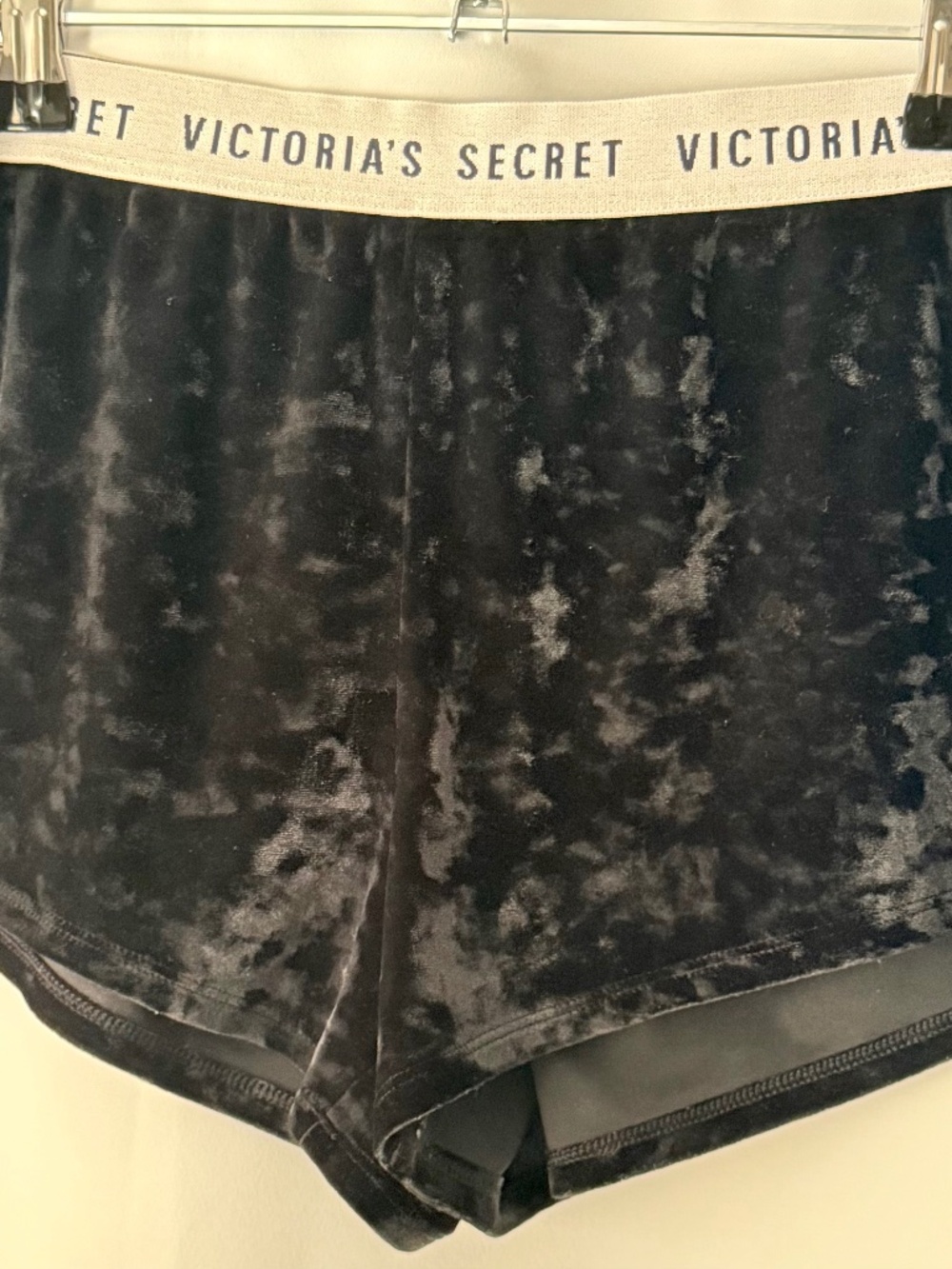 Women’s Victoria’s Secret black velour velvet sleep shorts Small